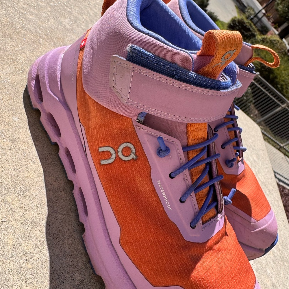 ON kids Cloudhero Mid Waterproof sneaker boot - Hiking Sz13 🥾